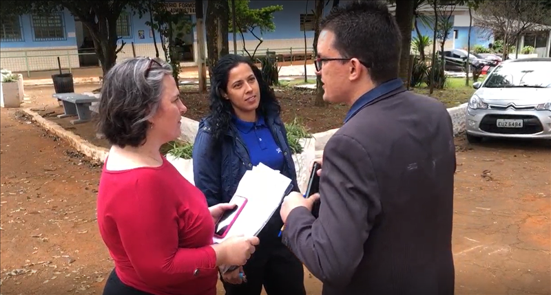 Auditores do TCM conversam com representante da concessionária responsável pelo cemitério da vila Formosa