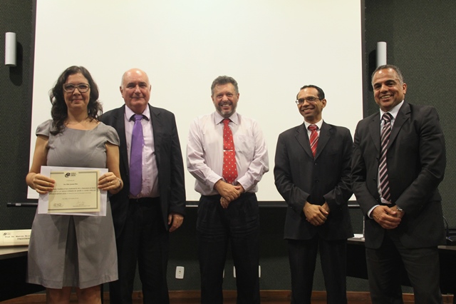 Da esquerda para a direita: Dra. Élida Graziane, Prof. Dr. Marcos Alcyr Oliveira, Fernando Morini, Daniel dos Santos e Prof. Valmir Leôncio da Silva.