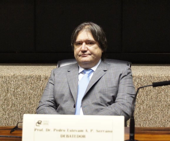 Advogado e professor da Pontifícia Universidade Católica de São Paulo, Pedro Serrano