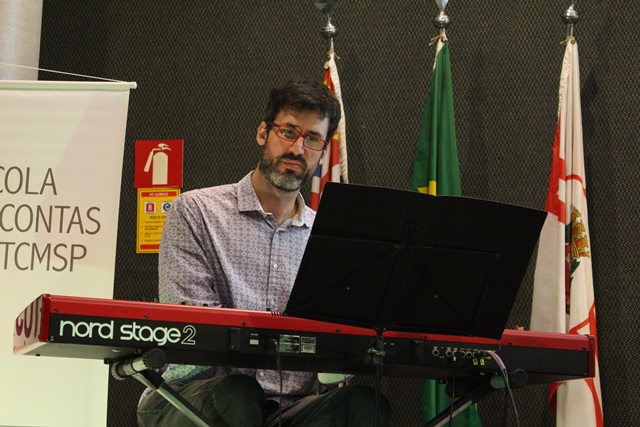 Daniel Grajew no piano 