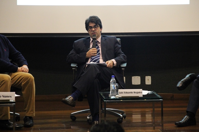 O conferencista e professor de Direito Constitucional, Luis Eduardo Patrone Regules