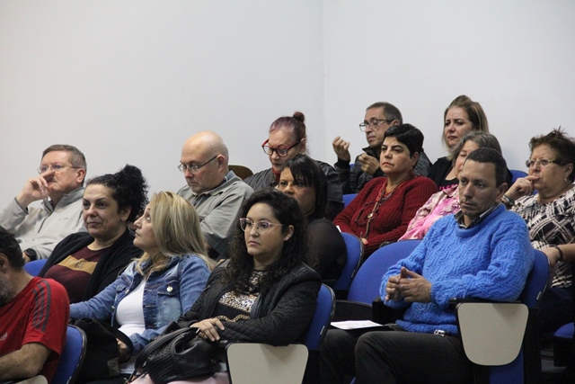 O público lotou o auditório da Subprefeitura de Vila Prudente para acompanhar a exposição
