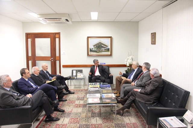 A visita de cortesia teve João Antonio acompanhado dos conselheiros e o presidente do TJSP com outros convidados