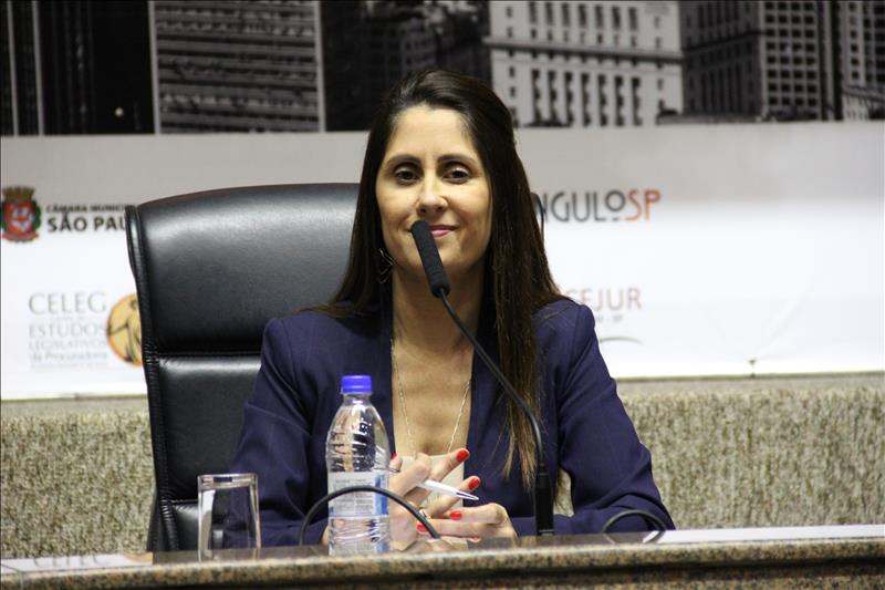 Professora Vivian Cristina Lima Lopez Valle - Brasil
