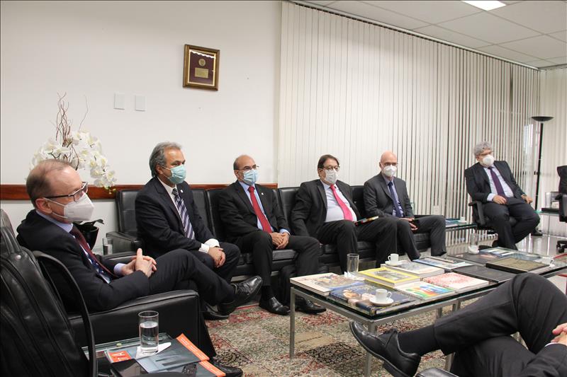 Diversos dirigentes e membros da Associação dos Membros dos Tribunais de Contas do Brasil visitaram o TCMSP
