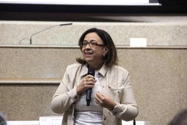 Chefe de gabinete da Presidência, Angélica Fernandes, fez histórico do programa
